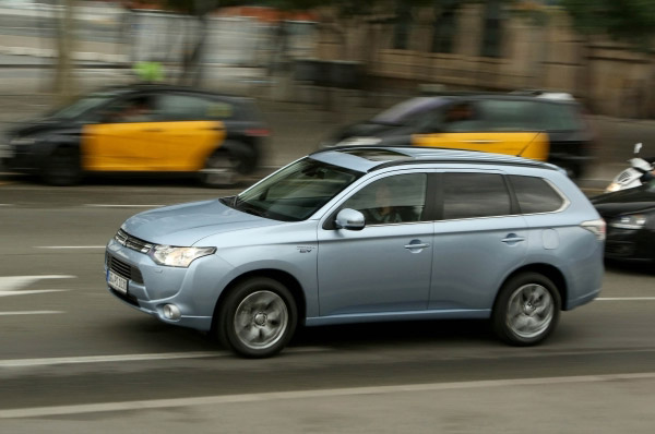 Mitsubishi Outlander PHEV - Inaugurarea la nivel european - vanzari CY13